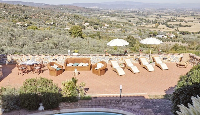Stunning private villa for 26 guests with A/C, hot tub, private pool, WIFI, TV and terrace