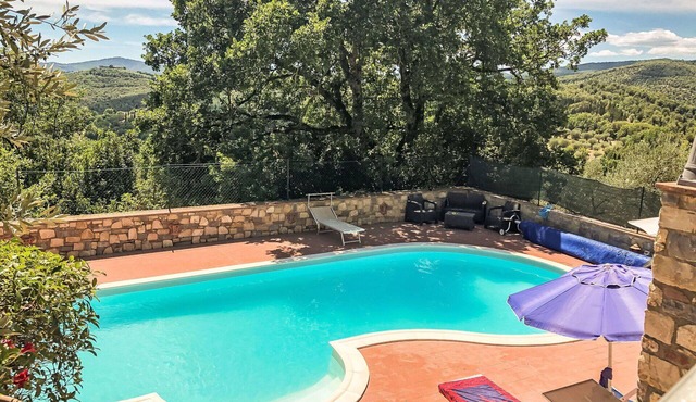 Stunning private villa for 12 people with WIFI, private pool, patio, pets allowed and parking