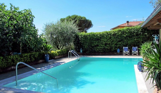Stunning private villa for 9 people with A/C, private pool, WIFI, TV, patio and pets allowed