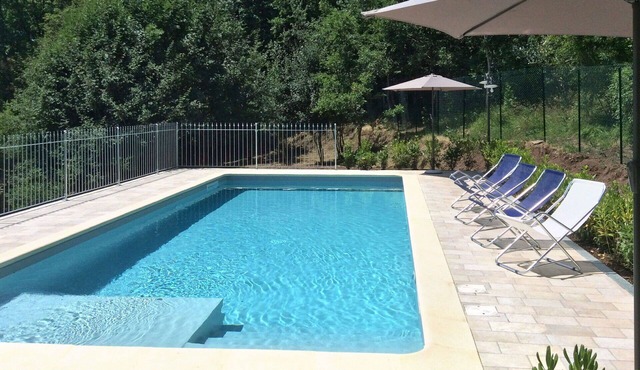 Stunning private villa for 12 guests with private pool, WIFI, TV, patio, pets allowed and parking