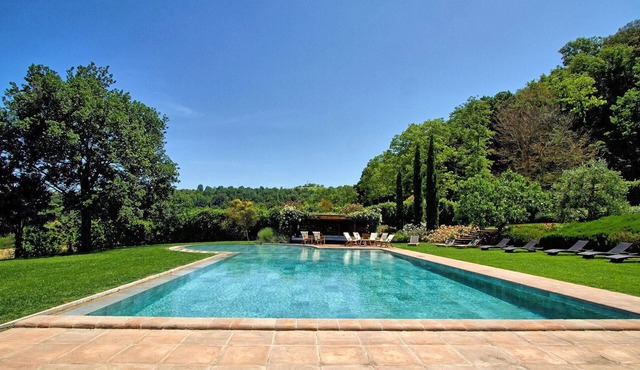 Stunning private villa with hot tub, A/C, WIFI, private pool, TV, patio, close to San Gimignano