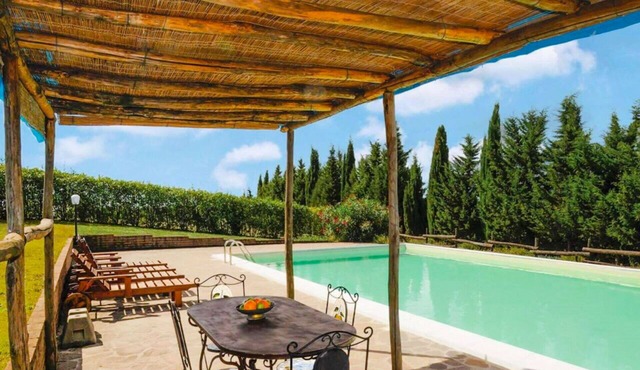 Stunning private villa with WIFI, private pool, A/C, TV, pets allowed, panoramic view and parking