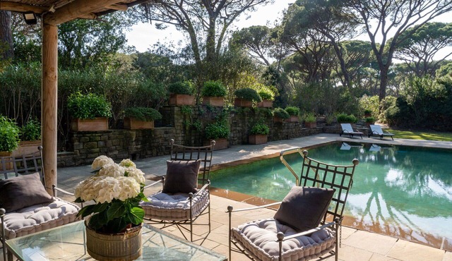 Stunning private villa with A/C, private pool, WIFI, patio, pets allowed, panoramic view and par.