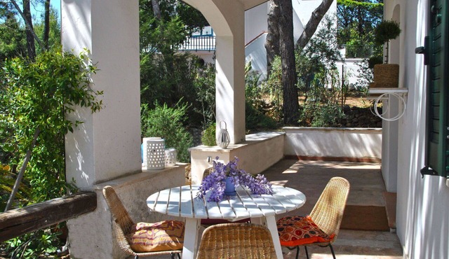 Stunning private villa for 6 guests with A/C, WIFI, patio and pets allowed