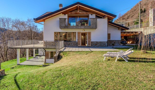Stunning private villa for 9 guests with WIFI, terrace, pets allowed and parking
