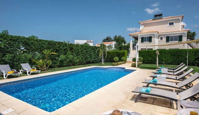 Stunning private villa for 10 guests with WIFI, private pool, A/C, TV and terrace