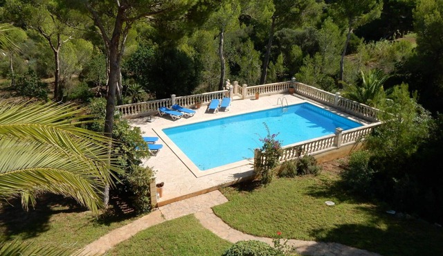 Stunning private villa with private pool, WIFI, TV, patio, pets allowed, panoramic view and park...