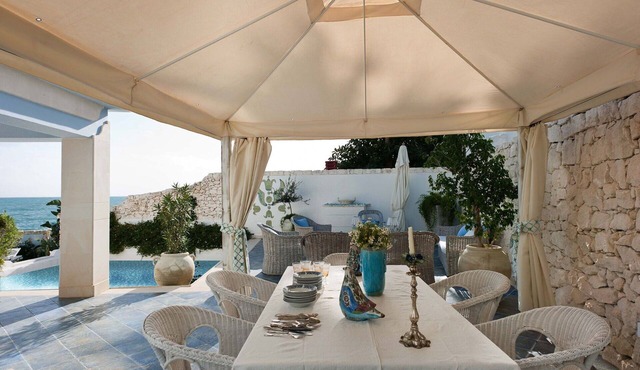 Stunning private villa for 14 guests with private pool, A/C, WIFI and terrace