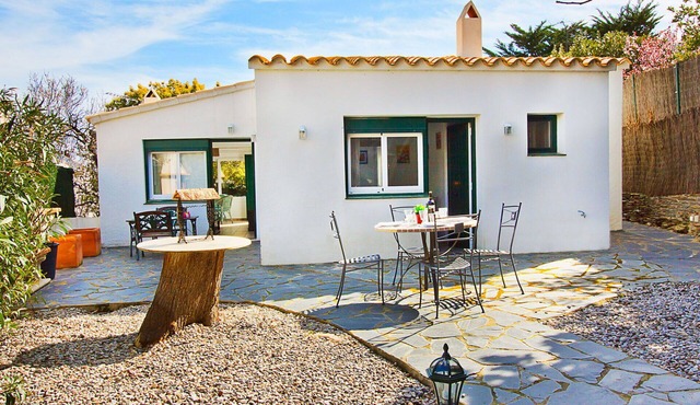 Stunning private villa for 6 guests with WIFI, A/C, TV, patio and pets allowed