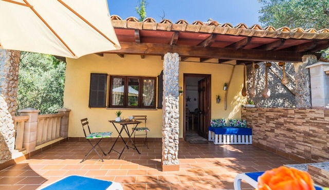 Stunning private villa for 6 people with WIFI, A/C, TV and patio