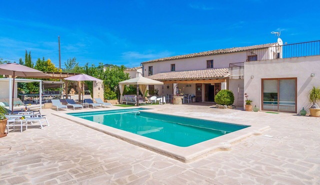 Stunning private villa for 8 people with private pool, WIFI, A/C, TV, patio and panoramic view