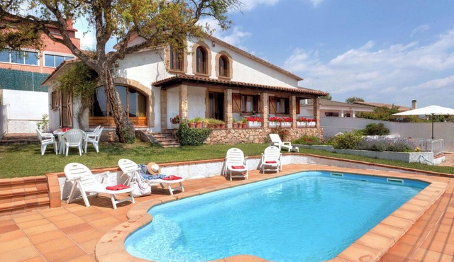 Stunning private villa for 8 people with private pool, WIFI, TV, terrace and panoramic view