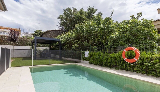 Stunning private villa for 7 guests with private pool, A/C, WIFI, TV and patio