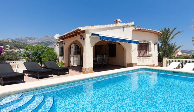 Stunning private villa for 6 guests with private pool, WIFI, TV, terrace and parking