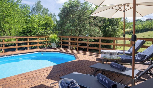 Stunning private villa for 8 guests with private pool, WIFI, A/C, TV and veranda