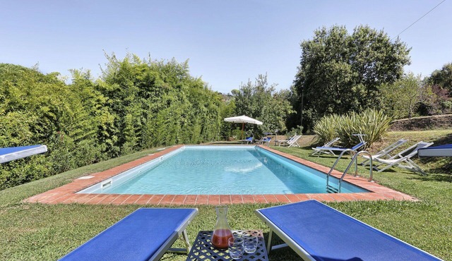 Stunning private villa for 12 guests with private pool, A/C, WIFI and TV, close to Lucca