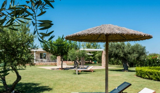 Stunning private villa for 4 people with WIFI, A/C, TV, patio and parking