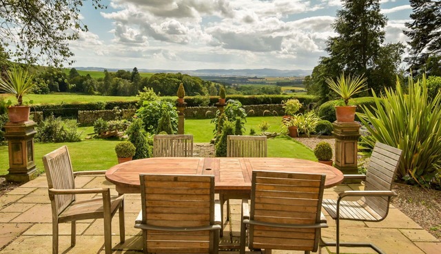 Stunning private villa for 10 guests with WIFI, patio and panoramic view