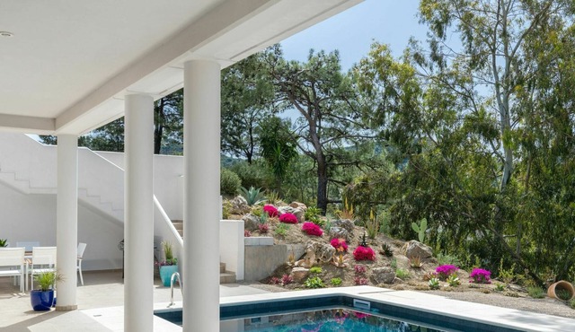 Stunning private villa with A/C, private pool, WIFI, TV, balcony, panoramic view and parking