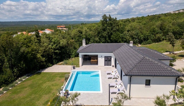 Stunning private villa for 4 people with WIFI, private pool, A/C, TV and terrace