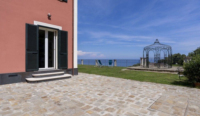 Stunning private villa for 8 guests with WIFI, A/C and terrace