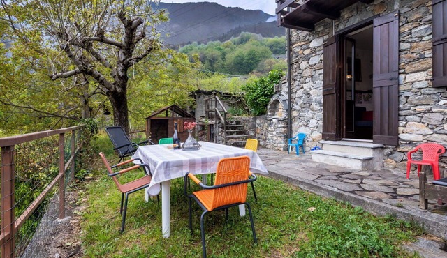 Stunning private villa for 4 guests with WIFI, TV, balcony and pets allowed
