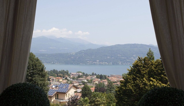 Stunning private villa with WIFI, sauna, private pool, A/C, hot tub, TV, patio and panoramic view