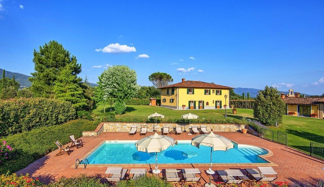 Stunning private villa with WIFI, private pool, TV, patio, pets allowed and panoramic view