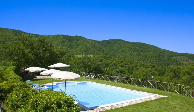 Stunning private villa for 16 guests with WIFI, private pool, TV and pets allowed