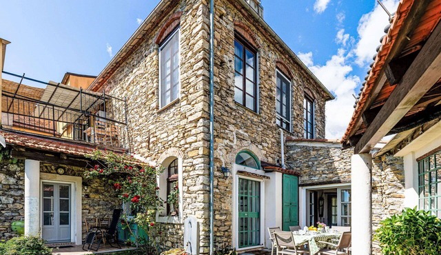 Stunning private villa for 7 people with WIFI, pets allowed and panoramic view