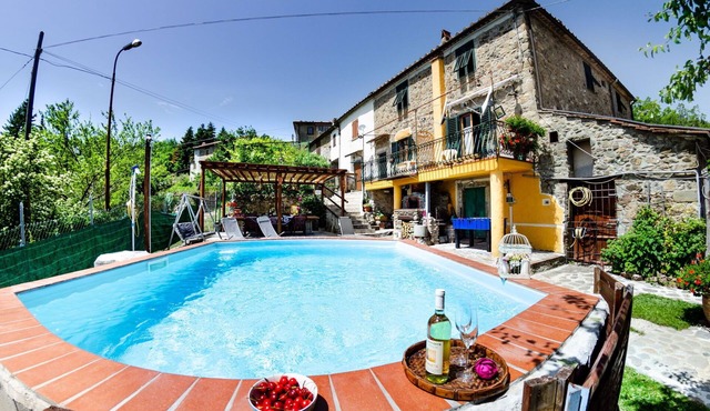 Stunning private villa for 5 people with private pool, WIFI, TV and panoramic view
