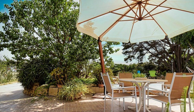 Stunning private villa for 6 guests with WIFI, A/C, TV, terrace, pets allowed and parking