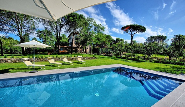 Stunning private villa with A/C, private pool, WIFI, TV and panoramic view, close to Arezzo