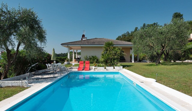 Stunning private villa for 6 guests with WIFI, private pool, TV and terrace