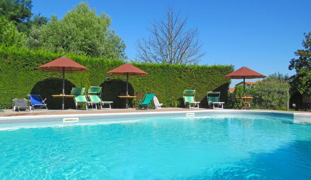 Stunning private villa for 6 guests with pool, WIFI, A/C, TV and balcony