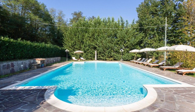 Stunning private villa for 20 people with WIFI, private pool, sauna, TV, patio and panoramic view
