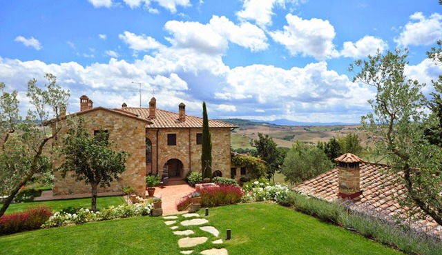 Stunning Refurbished Farmhouse With All Luxury Amenities & Staff Included