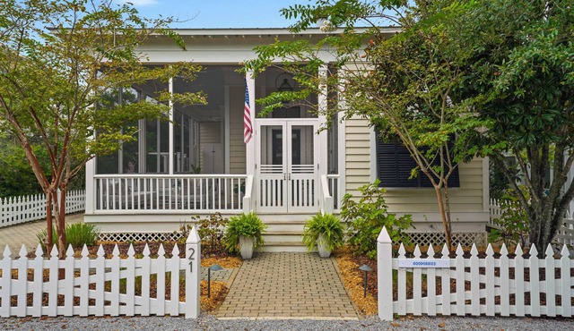 Stunning Renovated Seaside, FL Home + 2 Adult Bikes, Sleeps 8 - Pet Friendly!
