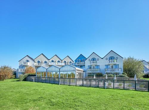 Stunning River View Apartment for 5