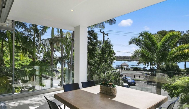 Stunning Riverfront Apartment in Noosaville - Unit 2 Wai Cocos 215 Gympie Terrace