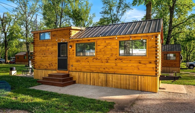 Stunning Rustic Wooden Cabin in Branson, Missouri