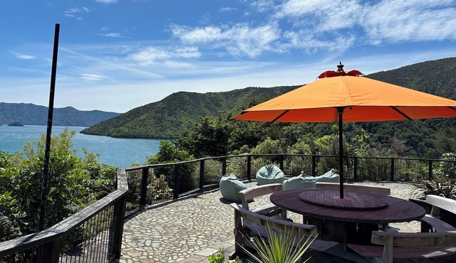 Stunning sea views from every room, an art filled retreat & drive on access