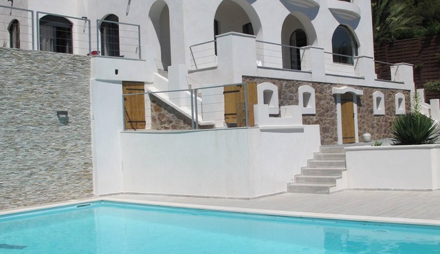 Stunning Sea-View Villa with Heated Pool – 3 A/C Bedrooms in Anthéor