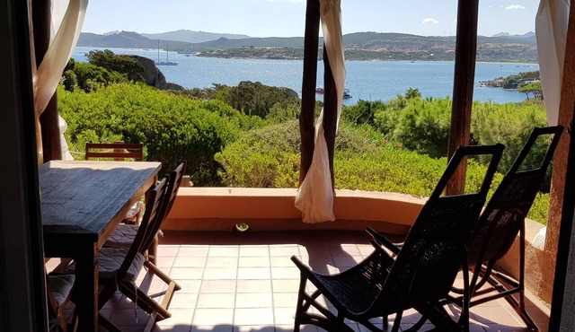 Stunning sea view within walking distance of the beaches. CIN: EN090054C2000R1396