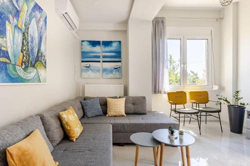 Stunning Seafront, 1 Bdr apt, 5 min walk to beach, Heraklion Crete
