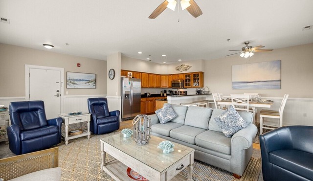 Stunning Semi-oceanfront penthouse condo (SP301S - Endless Summer)