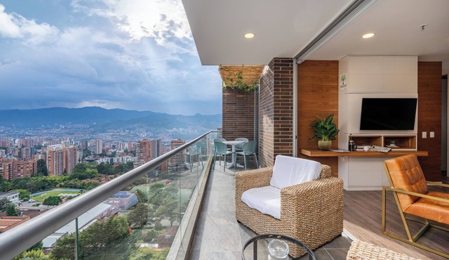 - ¡ Stunning Skyline View of El Poblado ! -