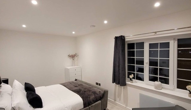 Stunning Spacious 1 Bed Flat In Rochester Strood Located On High Street