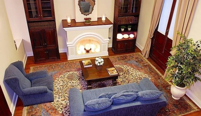 Stunning Spacious HOUSE, Superb Location, Private Patio & Terrace, Wow Factor