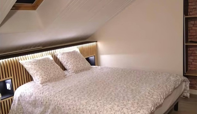 Stunning studio apartment in a residential complex on Rue de Courcelles